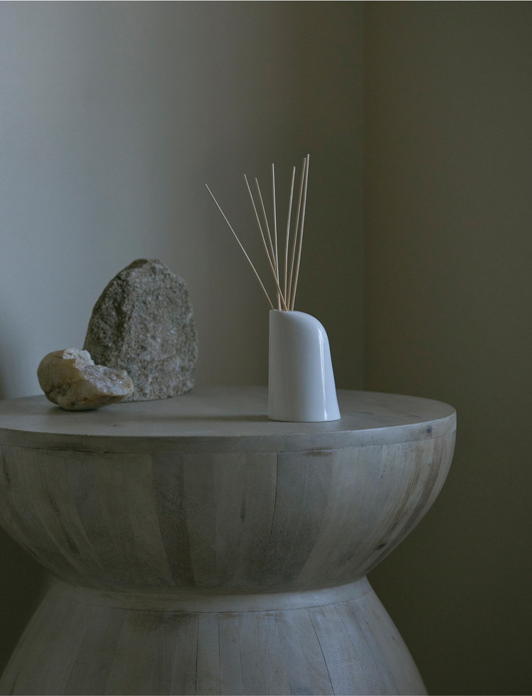 暮らしの香り ディフューザー各1,650円～、容器3.850円～、スティック550円